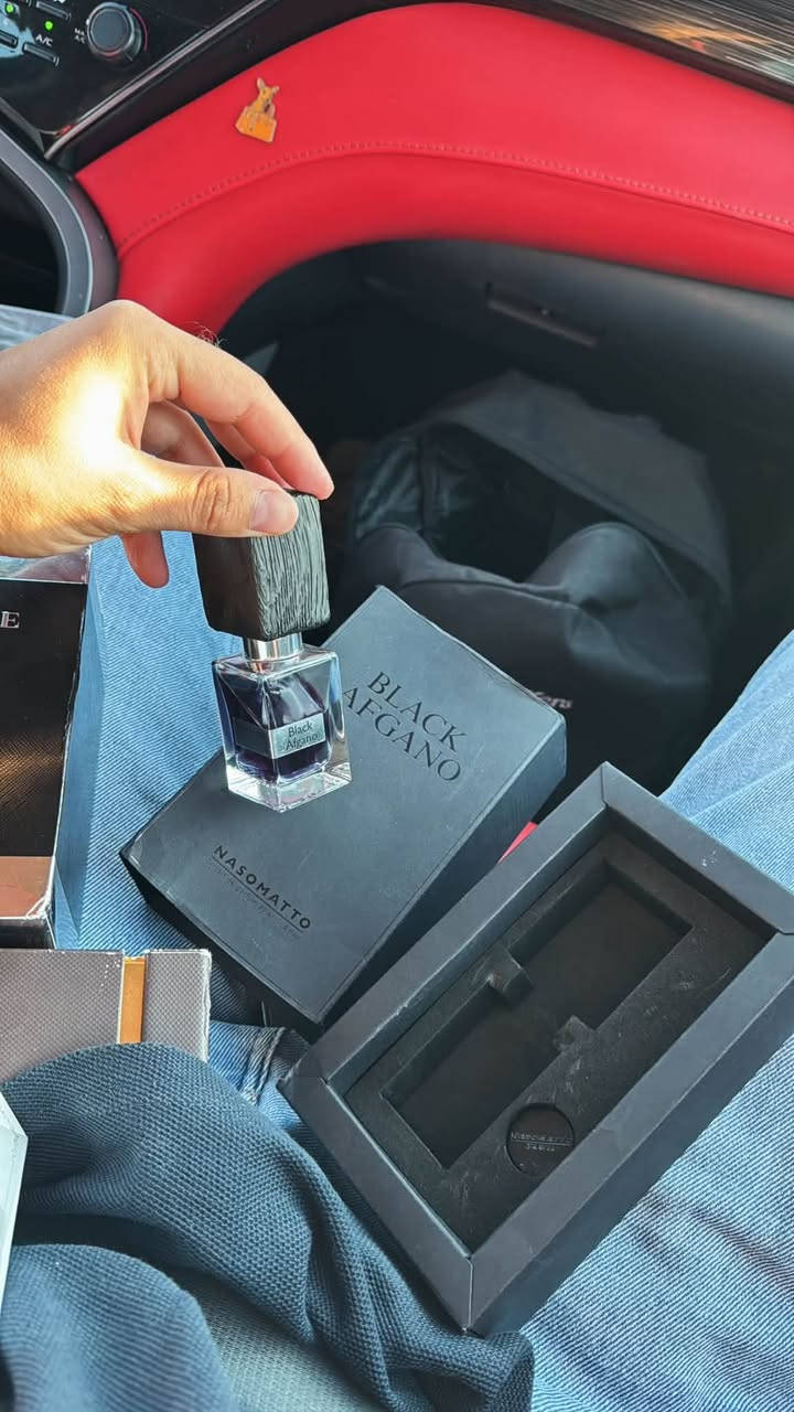 مساء الخير ع الجميع 
مجموعة عطور اصليه مستخدمه واكو منهن مستخدما رشات واكو بيهن جديده للبيع
***********
