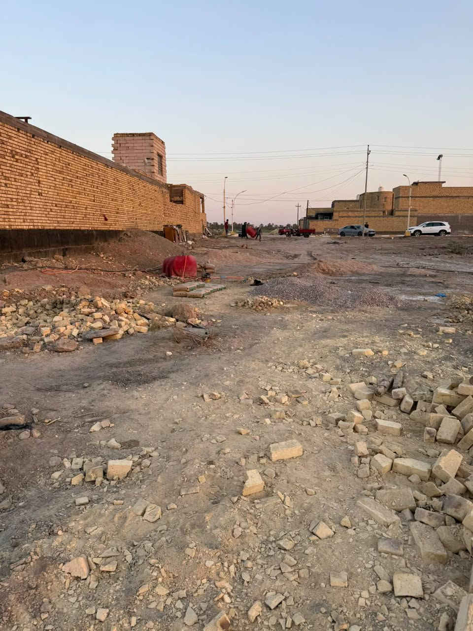قطعه للبيع طابو صرف في ناحيه العكيكه داخل الدفان الجديد
مساحه 250 متر.  سكنيه   جاهزه للبناء 
 بظهر شارع 15   وشارعه 12 متر
 
ا  
ه‍ـ/***********
