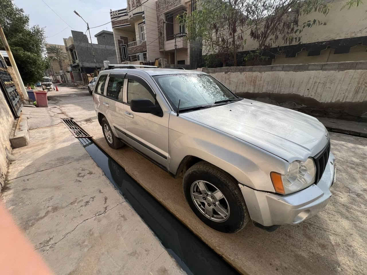 جيب شيروكي للبيع موديل 2007 محرك 3.7 رقم ديالى تبريد تدفئة كهربائيات كاملة تحكم مري شغال مصبوغة حزام وارد امريكي ضرر امريكي بدنة امامية ماواصلة شاصي السعر المطلوب 90 وبيها مجال او مراوس ب 7 راكب 
غير متواجد على الفيس الاتصال على الرقم ***********
