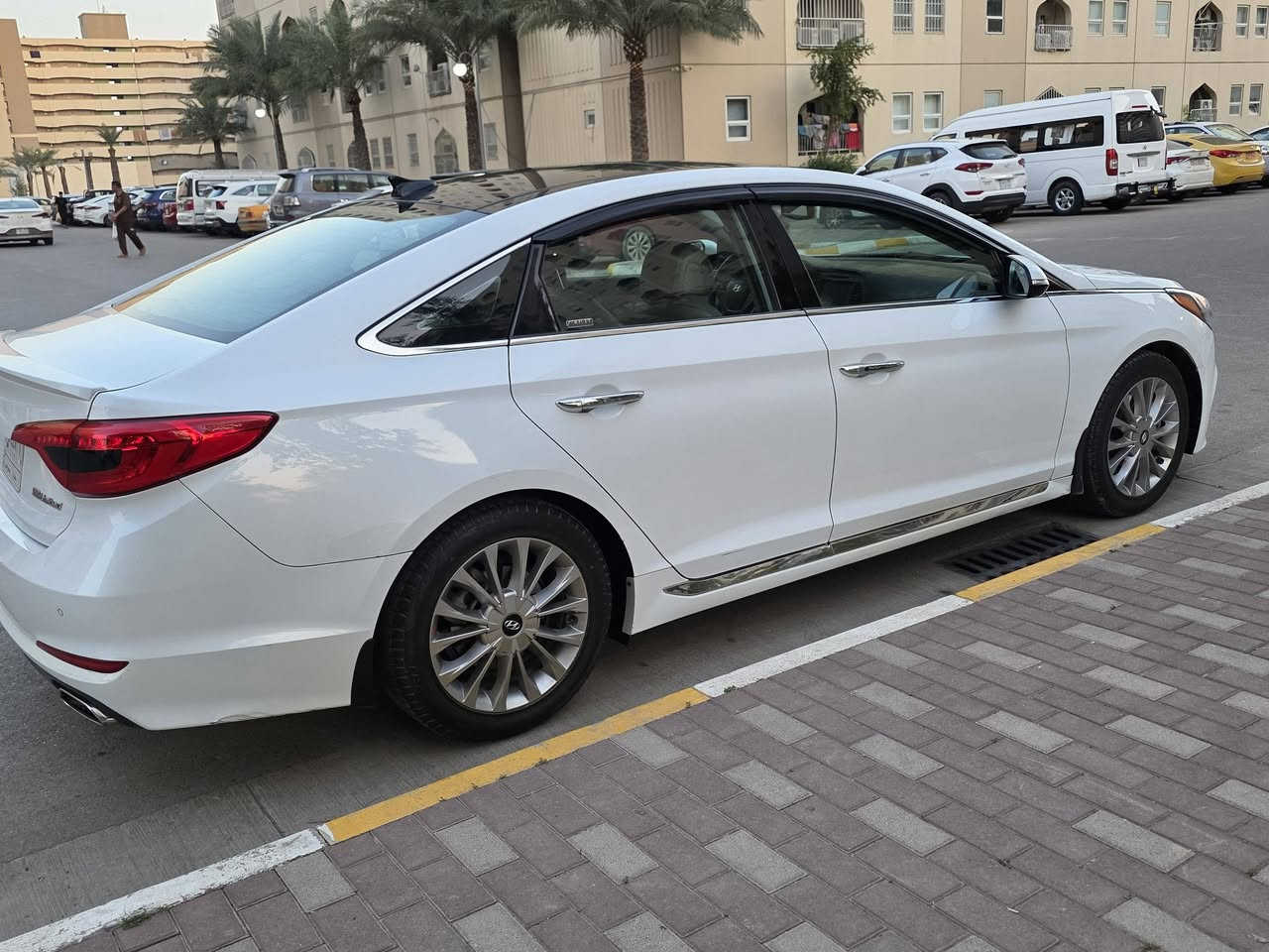 السلام عليكم .
سوناتا وارد امريكي ٢٠١٦ 

المواصفات فول للاخير تجيبلي وحدة بيها شغلة  وحدة مموجودة بسيارتي تاخذها بلاش السيارة

تحديد مسار 

بريك تلقائي

رادار امامي

نقاط عمياء 

كشنات امامية ترحيب وجلد وكهرباء وتدفئة وتبريد وخزن ذاكرة

كشنات خلفية تدفئة 

ستيرن تدفئة 

هاندبريك بصمة

اوتو هولد

بردات خلفية 

بانوراما

تبريد خلفي امامي

زنون بلادي

السيارة بدون صبغ .حادث امامي بنيد مبدل نفس اللون ايرباكات سليمة

دواخل السيارة من شاصي ولغود وكلشي يخص هيكل وشاصي السيارة سليم ومكفول والسليكون مال شركة موجود

سيارة جديدة كلش

السيارة ماشية ٩٦ ألف ميل

موقع السيارة بسماية 

السنوية بأسمي 

السيارة ماناقصها كلشي لاخر حباية  
كتلوكاتها موجودة
بصمتها الاصلية موجودة
كاعيات الشركة موجودة وجديدة

تايرات قبل شهر نشدت من وكالة تاير مول  اندونيسي نوع اكسليرا انتاج ٢٥ 

للتواصل ومعرفة السعر يمكنكك الاتصال واتساب او على الرقم ***********
