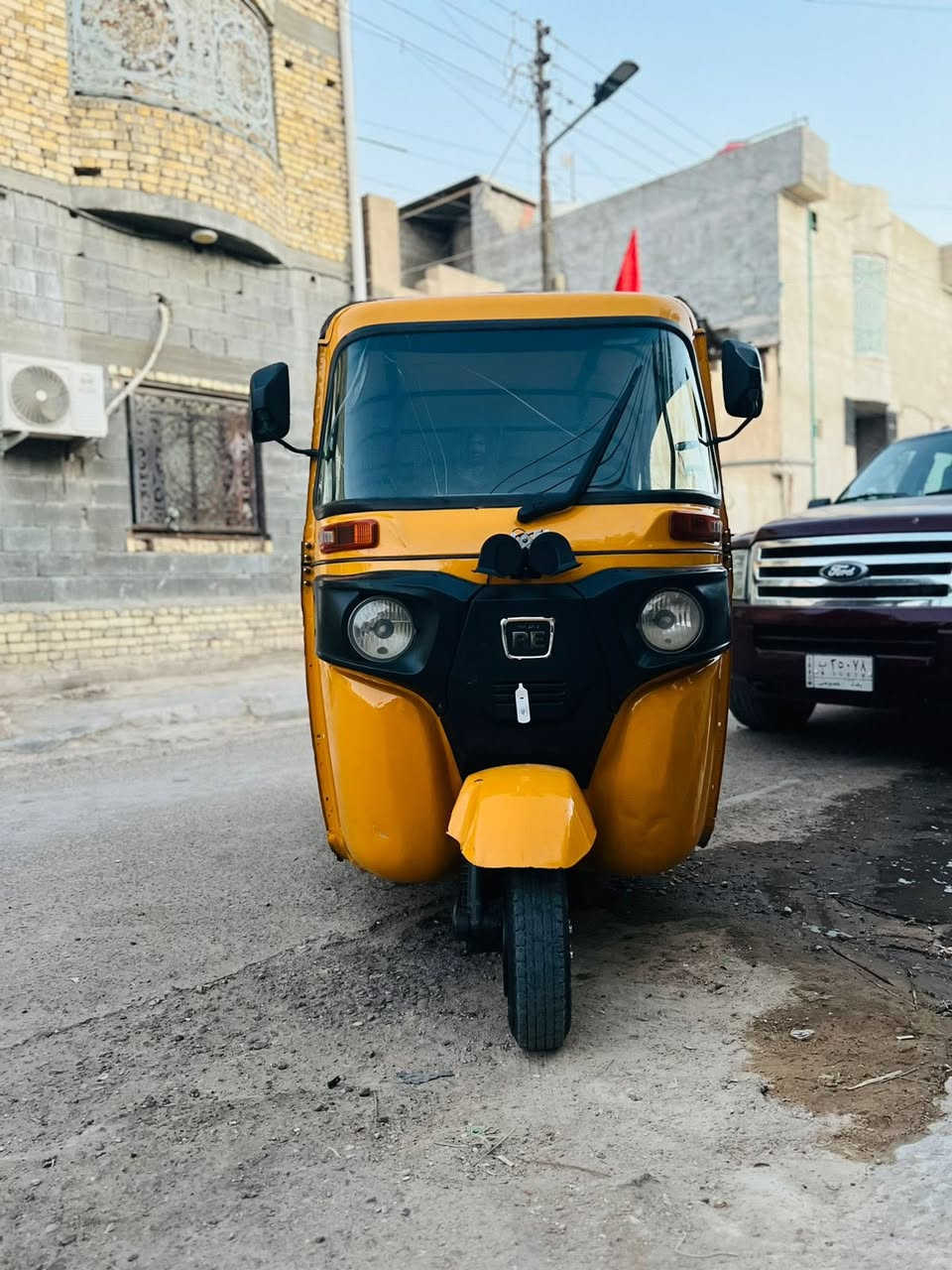 السلام وعليكم تكتك للبيع رقم وسنويه مديل 21 بيه بارد بلغد ومكينه مفتوحه التكتك جاهزه للشغل السعر 6 وربع وبيها مجال مكاني بصرة القديمة واتساب ***********
