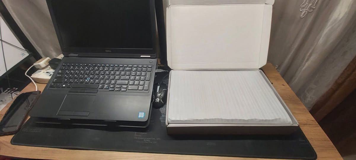 السلام عليكم 
تاب رسم حجم كبير 
Acepen AP1060 🎨

- المميزات الرئيسية:
- مساحة عمل كبيرة 10×6 بوصة
- قلم سلبي (لا يحتاج لشحن)
- 8 مفاتيح اختصار قابلة للتخصيص
- معدل تقرير 266 RPS ودقة 5080 LPI
- المواصفات:
- الأبعاد: 357×240mm/14′′×9.45′′
- ارتفاع القراءة: 10mm
- دقة الحث: ±0.01mm
- واجهة الدعم: USB 2.0
- التوافق:
- ويندوز 10/8/7 والإصدارات الأحدث
- ماك أو إس X 10.10 أو أحدث
- أندرويد 6.0 أو أحدث (يتطلب محول OTG)
- الاستخدامات:
- الرسم والتصميم الجرافيكي
- التعليم عبر الإنترنت
- الرسوم المتحركة
- الوسائط المتعددة
- الأعمال التجارية
- الاستخدام الشخصي


**إذا كنت صاحب هذا الإعلان وتريد حذفه لأي سبب، رجاءا أرسل رسالة إلى الدعم الفني**