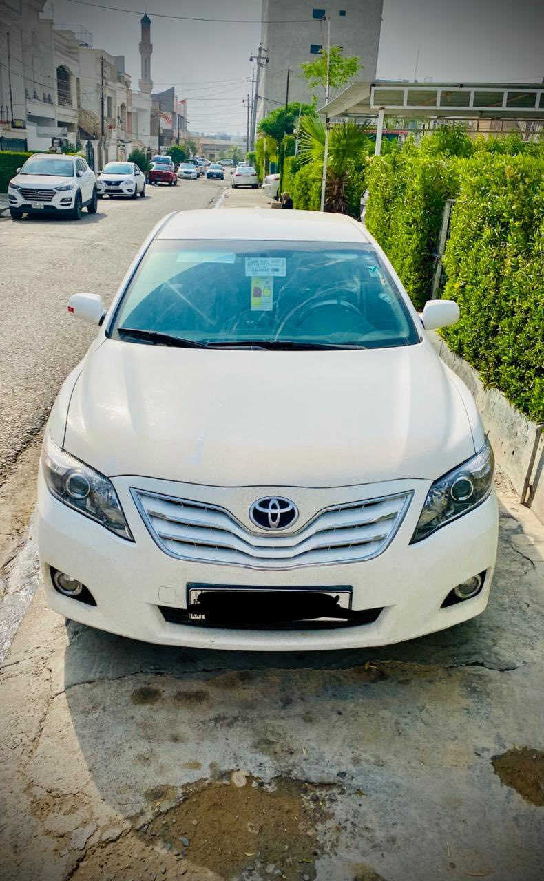 تويتا كامري موديل 2010 مواسفات ئةمريكي LE  
107 هةزار روشتية  سةيارةكة بي بوياخة تةنها ٢  جي بجوكي كارتي هةية     بي سارد و بي قوپة كرانةوةشي نية ماشاللة سةيارةكة نوي نوية دةري و ناوي لةسةر دةقي شةريكةي  
مايتةوة تةقةو رةقةي نية ٤ تاية  نوي لةسةرة  
شوين هةولير 
رةقم موبايل *********** نرخي ١٢٨
