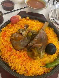 كل انواع الأكل الشرقي والدجاج الشوي والسمك والبيتزا وصينية افخاذ بالفر...