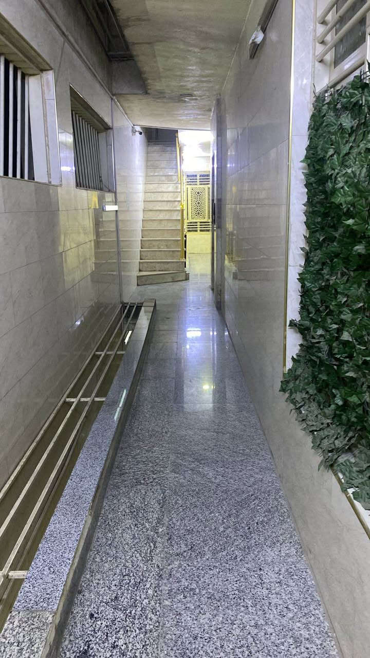 شقق الايجار في زيونه تحتوي ع غرفه وهناك غرفتين وصاله ومطبخ ومنور وخدمات تحتوي ع سبالات وكاونترات وسخان لتواصل *********** بغداد, العراق
