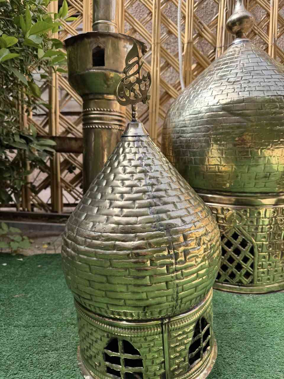 قببب كبيره ومناير نحاس شغل قديم ***********

