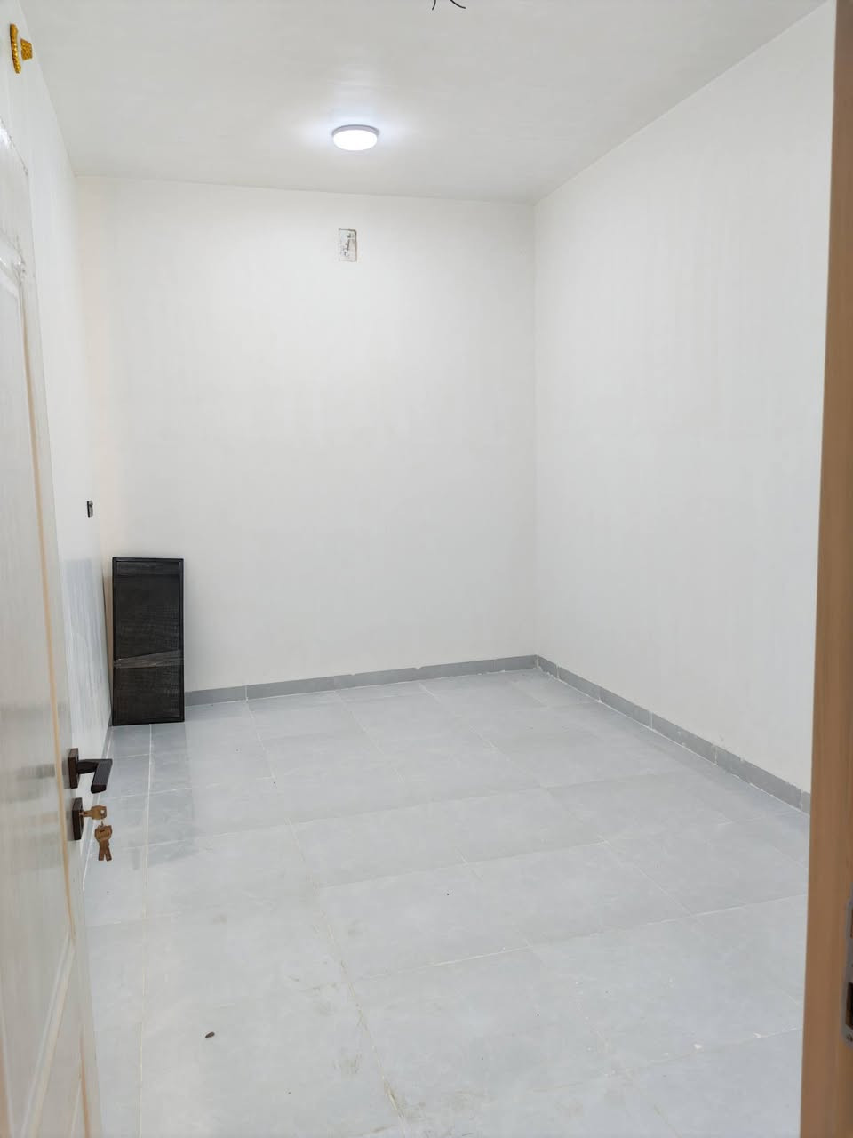 دار للبيــــــــــع (بناء حديث ممسكون سابقاً )
فـٓــــي بابل ابو غرق حي الحسين 

المساحــــــة // 150م #طابــــــو #مــــــلك #صــــــرف 
الواجهـــــــــة // 7ونص م
 النـــــــــــــزال  //20
#الطابــــــــــــــق #الأرضـــــــــــــي
غــــــرفتـــــين 
و هــــــول و مــجـــــمــــج صــــــيــــات
ومـــــطـــبـــخ و ســــــتــــقــــبـــال 
وكــــراج و صـــحـــيـــات خـــارجـــيـــه
#الطابــــــــــــــق #الثانــــــــــــــــي 
هـــــــول 
و غــــــرفـــــتــــيــــن 
ومــــجــــمـــع صــــــيــــات
الـــســتــفــسار اتــصال 
***********
