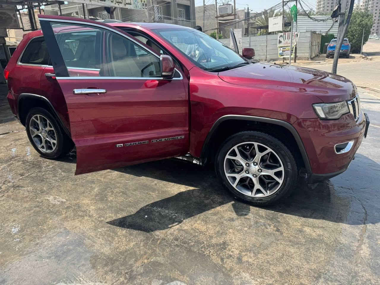جيب لمتدد بلاص خليجي بيه قطعتين موديل 2019 صوره السونار بالمنشور
تحكم استيرن وشفتات
تدفئه تبريد الكشنات 
3 شاشات امامي وخلفي بلادي 
جنطه كهربائيه 
فتحة سلايد روف
حساسات امامي وخلفي
الويل كب ابو الخليه بلادي
بصمه أبواب 
السياره مكفوله من الكير والمحرك
حادثه بالعراق اكرر السيارة خليجي وبعد بيه هوايه مواصفات 
مكان السياره البياع حي الرساله الثالثه *********** السعر 245 وبيه مجال حك الجيه

