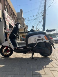 بوليس كابريتر دراجه نضيفه رمبه كفرات ختم واحد بيها تزويد خارجي مكاني ح...