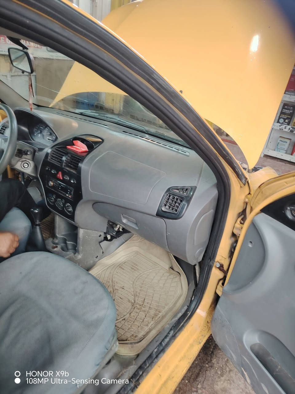 بيع مستعجل للتواصل *********** اتصل وحياكم الله للعلم السيارة جديدة موديل ١٥  كفالة عامة فقط تبريد شوية منقص غاز طخة صغيرة صندوك الخلفي فقط غرامات صفر هيئة مصفر
