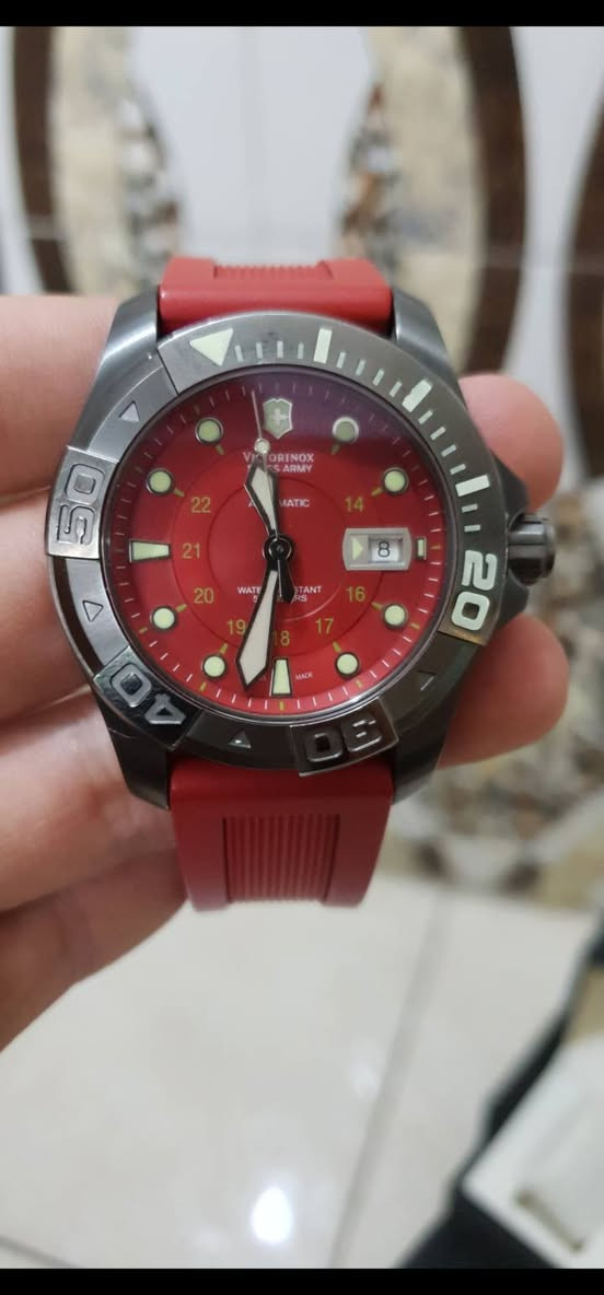ماركة فيكتورينوكس الجيش السويسري
نوع الشاشة: التناظرية
نوع مادة الشريطممحاة
ميزة هامة:فُولاَذ
الفئة العمرية (الوصف):الكبار

الشركة المصنعة: VICTORINOX SWISS ARMY

الشركة المصنعة لم تعد تنتج توقف تصنيعها من 2015
أبعاد المنتج: 15.24 × 15.24 × 17.78 سم؛ 136.08 جرام

Victorinox Swiss Army 241353 Dive Master 500 حركة الساعة الميكانيكية: ETA 2892-A2 نوع الحركة: زجاج ميكانيكي: كريستال الياقوت غير العاكس
 الهيكل: فولاذ قطر الهيكل: 43 ملم ارتفاع الهيكل: 14.10 ملم 
احتياطي الطاقة: 42 ساعة الحجر: 21 مقاومة الماء: 500 متر (50 ATM، 1650 قدمًا) 
القرص: أحمر، الحزام: حزام مطاطي أحمر، رمز الحزام: 003882، الوظائف: التاريخ، الجنس: النساء، الرجال


**إذا كنت صاحب هذا الإعلان وتريد حذفه لأي سبب، رجاءا أرسل رسالة إلى الدعم الفني**