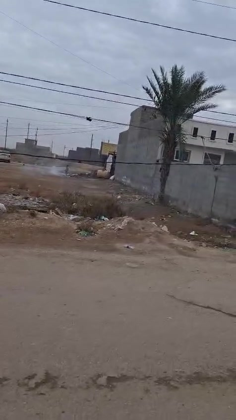 قطعه مقابيل المجمع الحليم 850 عد المحرم
الوجة ٢٦ وشويه 
النزال الجهة اليمنى ٣٠م وشويه 
الجهة اليسرى ٣٨م و١٠سم
الظهر ٢٣ وشويه 
شارع خمسه دونم الثاني 
مكاتبه مع صاحب السند مباشر 
قرب ٣ فلل اتصل ع الواتساب ***********

