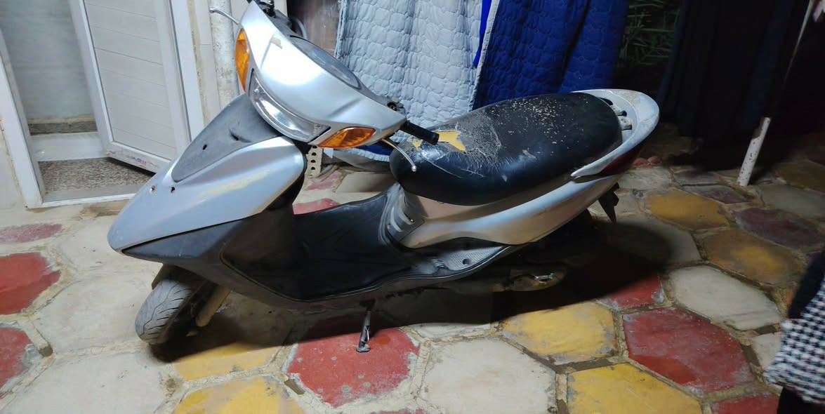 سلام عليكم دراج بريز البيع دراجه الله شاهد جديد شوفت عينك او هس مسويلها ادامه كامله بس كابريتر شويه تعبانه يعني الي يأخذها يبدل بس كبريتر كهربائيت كلها شغله دراجه نكره سلف السعر (550) هذ رقمي وتساب بي ***********
