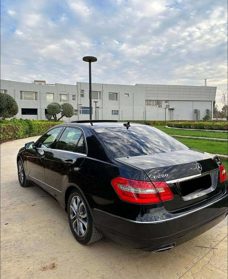 مارسيدس w212 e200 2012
سياره بيها كلير جاملغ يمنه من المانيا بدون فتح برغي 
دبل كزوز 
داخل جلد اسود وكنتارا رصاصي مطعم باسود
وصاج اسود 
كير تعليك 
سلايد 
ماشيه ١٦٢ كيلو 
سياره مابيها نقص ومابيها اي شي تجاري وادامتها كامله ومابيها اي مسج
سعر ٢٠.٠٠٠$ وبيها مجال الرقم *********** مكلف بل نشر
