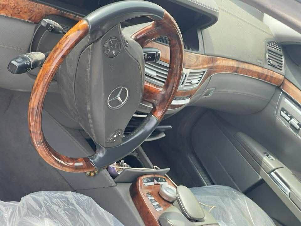 سلام عليكم مارسدس كفاله عامه فول مواصفات s500 محرك 8 سياره جديده هواي مواصفات بيبان شفط يعني سياره فخمه بيه بس جراد قليل موديل 2008 بيه بس ارقام سعر 85 مجال قليل أو مراوس حسب القناعه والمايعرف بيهه وينطي سعر من يمه لايعلق مكاني بصره ***********
