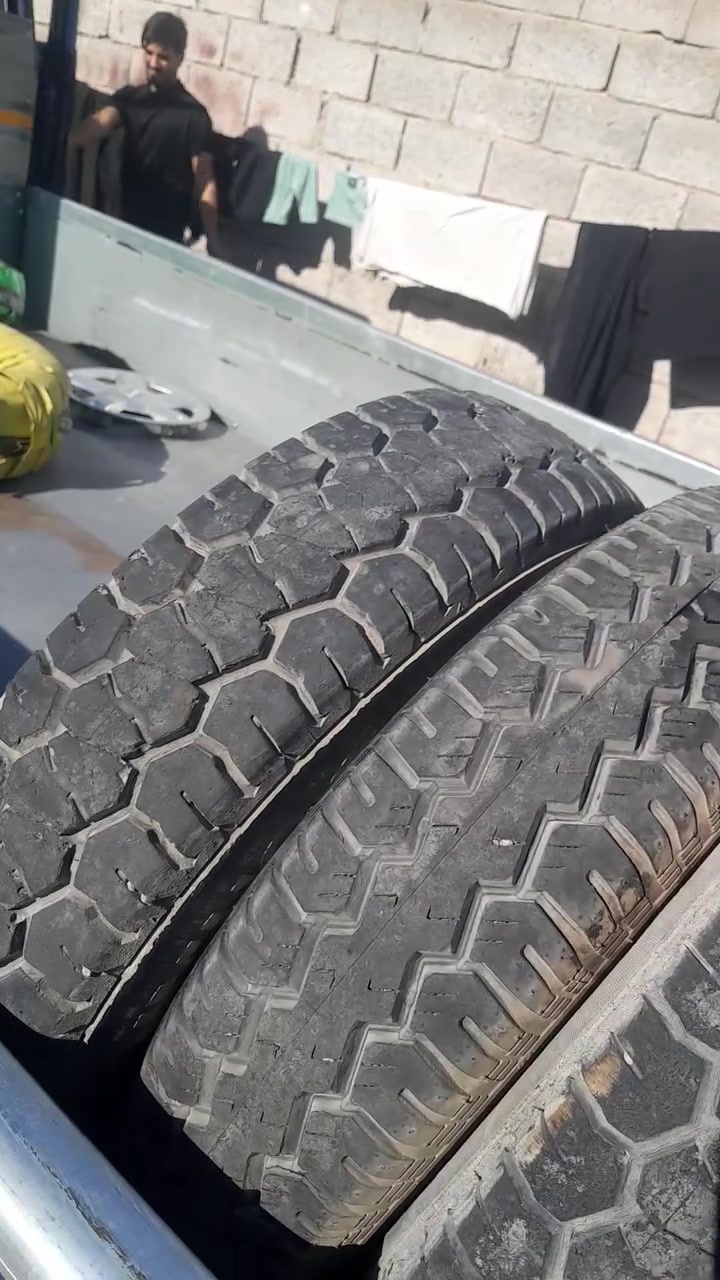 السلام عليكم تايرات للبيع مال كيا 13 على 150 الكوري هذا الرقم دقوا عليه***********

