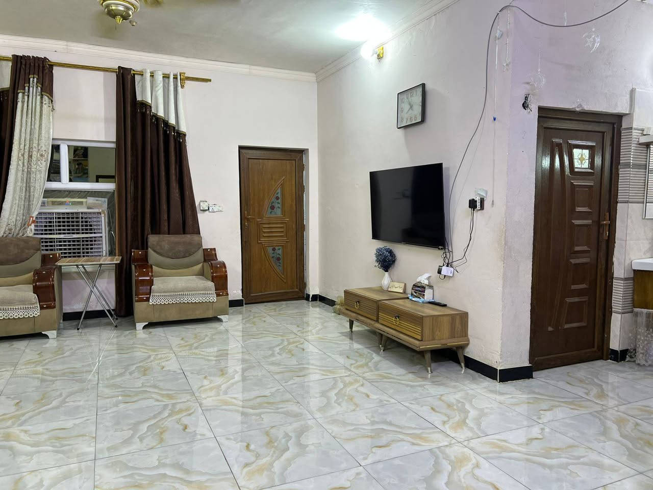 سلام عليكم عندي بيت مساحه ٣٦٠ متر للبيع طابو زراعي سند25 العنوان منطقه كاظم العلي الراشديه قرب الجامع  الاتصال على الرقم ***********
