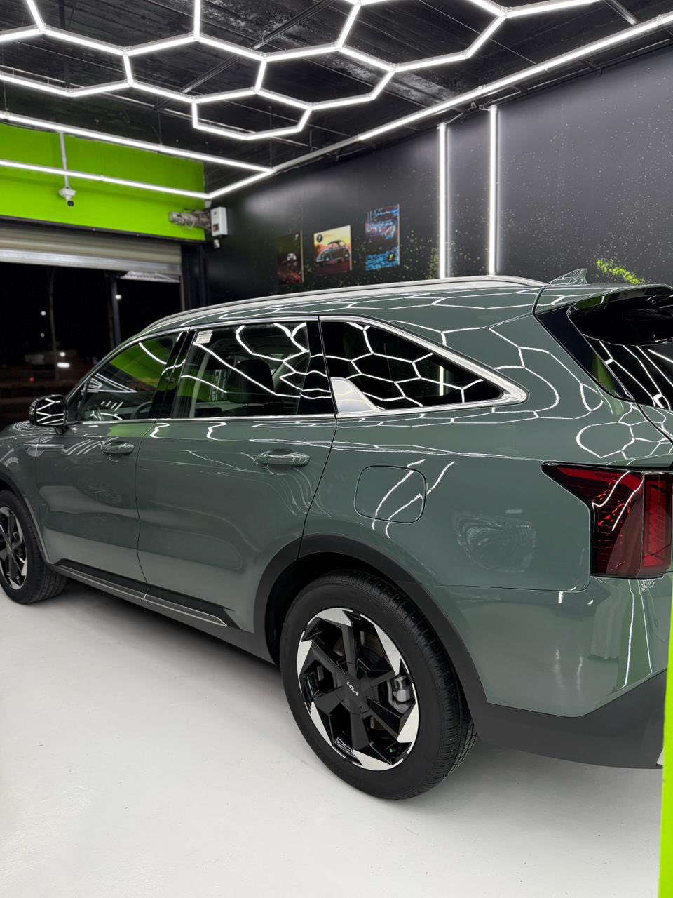 السلام عليكم
للبيع سورنتو 2025 ✅
سعرها  275$
وارد أمريكي –
ماشيه 11 
بدون صبغ صور الحادث مرفقه 
 فل مواصفات 
الموديل: 2025 
الوارد: أمريكي
بانزين هايبرد (اقتصادية وقوية)
الحالة: ممتازة )
اللون:  (زيتوني)
ناقل حركة أوتوماتيك 6 سرعات
دفع رباعي 
المواصفات (فل كامل)
كشنات جلد منفصل VIP
تدفئة امامي خلفي 
شاشة كبيرة مع نظام ملاحة
 Apple CarPlay & Android Auto
حساسات أمامي وخلفي
 رادار + مثبت سرعة ذكي
تحذير نقطة عمياء
تشغيل بصمة + دخول ذكي + تشغيل عن بعد
صندوق كهربائي (فتح وغلق كهرباء)
جنوط ألمنيوم قياس كبير 19
إضاءة LED كاملة
مرقم بغداد
الموقع:  (بغداد)
تواصل خاص ورقم فقط 
***********
