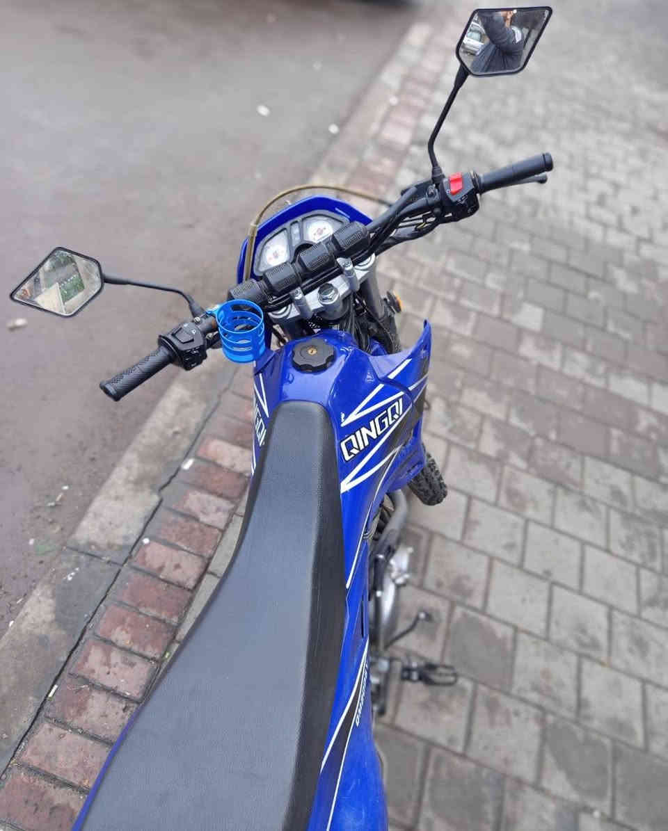 السلام عليكم 
دراجه قفاز نوع كلكن 
محرك 200cc
موديل  2024 
مخاذه 2025 شهر السادس شركه  عجلة الخليج 
ماشيه قليل بعده بلادي برغي مامفتوح بيه 
رقم اربيل تحويل مباشر
‏‪+964 772 256 5461‬‏
مكلف بل نشر غير متواجد على الفيس 
اتصال على الرقم
