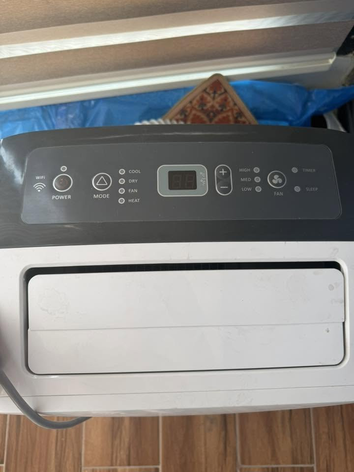 للبيع مكيف متنقل هايسنس Hisense 1 طن (12000 BTU)
📍 الموقع: بغداد

🔹 الموديل: Hisense QAP-12HW
🔹 تبريد وتدفئة (Heat & Cool)
🔹 السعة: 12000 BTU (1 طن)
🔹 واي فاي (Wi-Fi)
🔹 جميع الملحقات الأصلية موجودة
🔹 الجهاز بحالة ممتازة ويعمل بدون أي مشاكل
🔹 استخدام منزلي قليل
🔹 سهل النقل بين الغرف ومناسب للشقق والمكاتب

💰 السعر المطلوب: 280,000 دينار قابل للتفاوض بالمعقول

للاستفسار أو المعاينة يرجى التواصل على ***********

ملاحظة: الجهاز نظيف وجاهز للاستخدام مباشر
