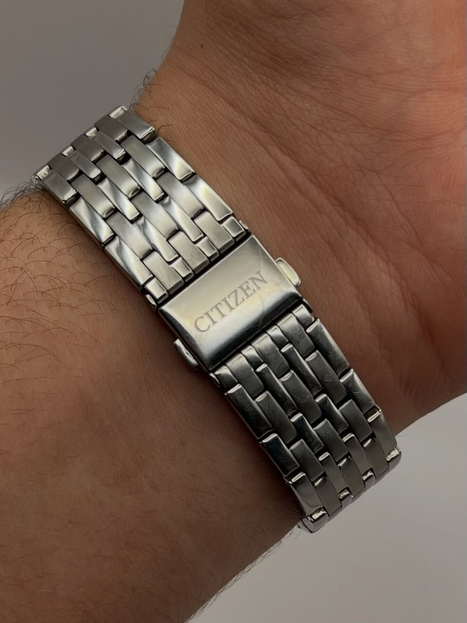 CITIZEN 
Movment AUTOMATIQUE Calibre 8210
Verre SAPPHIRE Cristal 
Bracelet d’Origine 
Open Back Case 
En Excellent État


**إذا كنت صاحب هذا الإعلان وتريد حذفه لأي سبب، رجاءا أرسل رسالة إلى الدعم الفني**