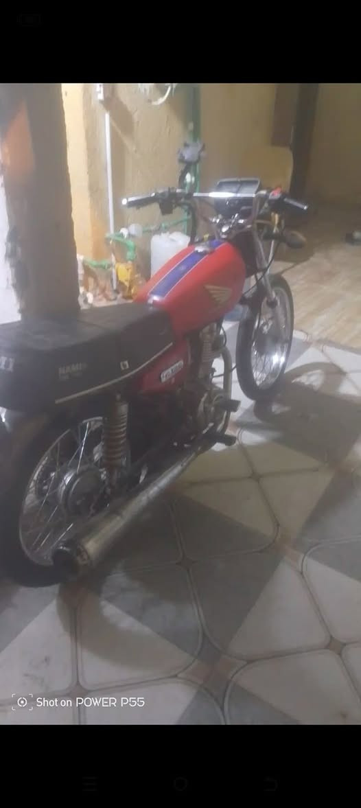 سلام عليكم من رخصه الادمن خواني دراجه بارت اوراق ماشي بل معامله مالته ومطلعله قرص الدراجة ما ناقصه شي بس المكينه بيه صوت طكطكه بس ما عليه شي ما ياثر عليه بس صوت السعر 700 وبيه مجال قليل قليل رقمي للاستفسار ***********
