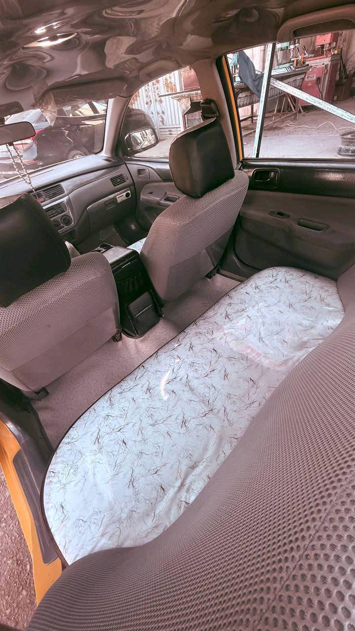 السلام عليكم 
لانسر 2010 بأسمي 
محرك 2000 
كير عادي 
ماشية ٣٥٠.٠٠٠كم تقريباً
مصفرة هيئة
مصبوغة عام 
مبدل بنيد 
سيارة تاخذها كبل تشتغل بيها ع باب الله 
العنوان الدورة 
***********