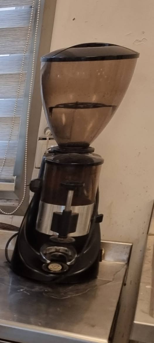 ماكينة اسبريسو و طاحونة / espresso  + grinder machine / جیهازی قاوە و تاحونە
Expobar espresso machine 2 group 
La spaziale Astro coffee grinder 

ماكينة اسبريسو ماركة اكسبوبار اسبانية ٢ كروب
طاحونة لاسبزيالي استرو 

ئامێری قاوە دروستکردن براندی ئێکسپۆ باری ئیسپانی

تاحونەی قاوە لاسپێزیالی ئاسترۆ
اربيل


**إذا كنت صاحب هذا الإعلان وتريد حذفه لأي سبب، رجاءا أرسل رسالة إلى الدعم الفني**