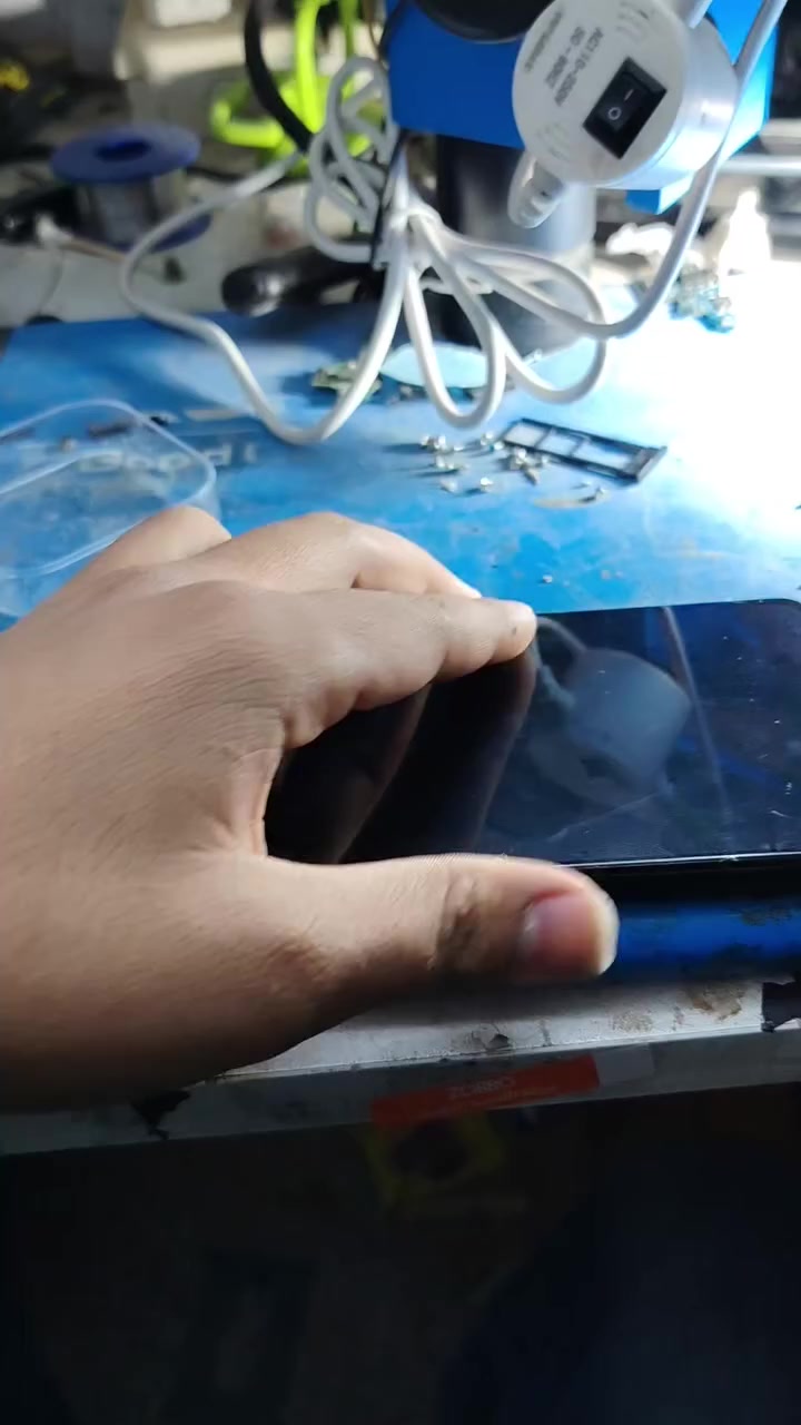 هواي ناس تفرح من يسمع سعر تبديل الشاشة 25 ألف 😅
بس ما يدرون شنو راح يركبلهم…
شاشة عادية، ألوان ضعيفة، وتنكسر بسرعة!

إحنا بالمحل نوضح للزبون كلشي:
🔹 شاشة أصلية
🔹 شاشة عادية

الفرق بالسعر بسيط (10 أو 15 ألف)
بس الفرق بالجودة كبير جدًا 👌

اختار الصح لموبايلك 📱


**إذا كنت صاحب هذا الإعلان وتريد حذفه لأي سبب، رجاءا أرسل رسالة إلى الدعم الفني**