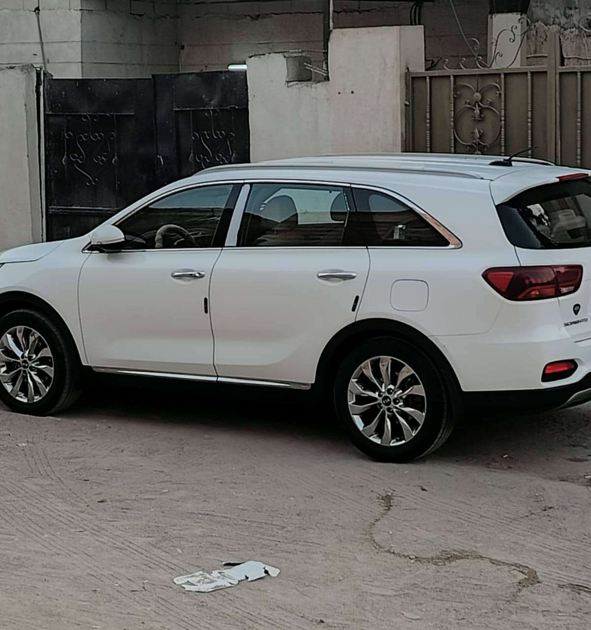 سورنتو 2019 خليجي سيارة بيها بارد بالبنيد والباب الوسط عكس السايق
مكينه وكير مكوفلات على البلاد 
رقم بصرة انكليزي جديد باسمي 
السعر 240 للتواصل على الرقم ***********
