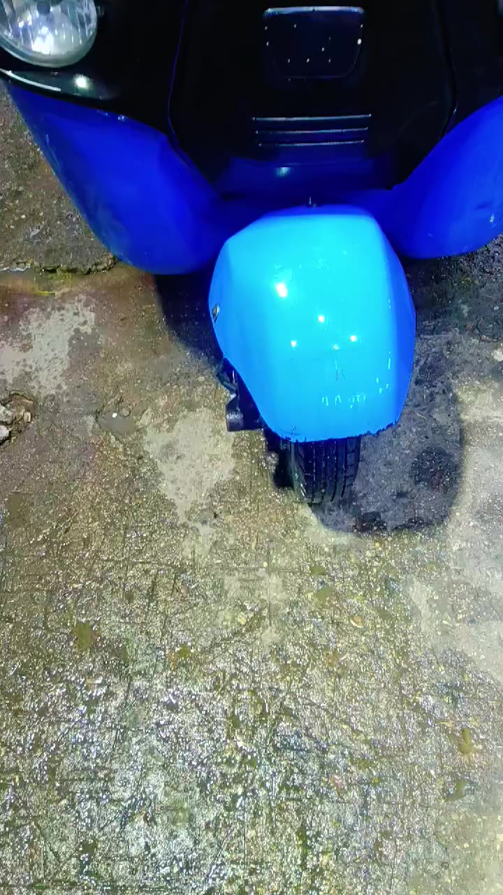 السلام عليكم شباب 21 شهر ال 1 بيها ضربه لغد وصفحه ومعمرات محرك مجفت بس ما صار هواي مابيها اي تنقيص رقم وسنويه ثاني يوم احول  مكان بغداد البلديات السعر 7 وبيها مجال 
***********
***********
