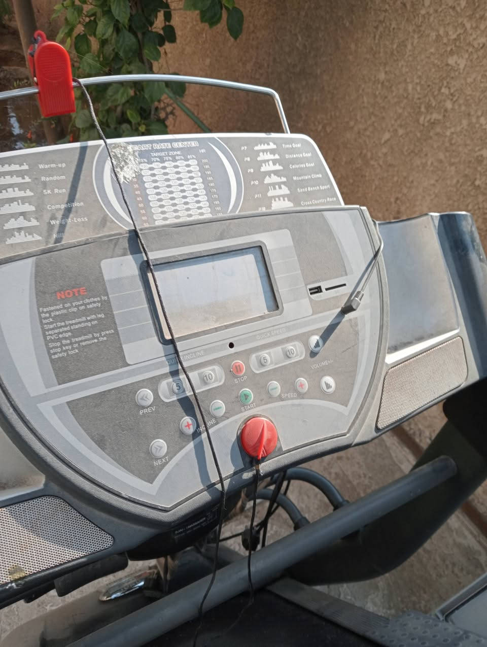 السلام عليكم ورحمة الله وبركاته عندي هذا جهاز مشي رياضي كامل جدأ جدأ نظيف لكن بصراحة الماطور ما اعرف يشتغل لو عاطل أني ابيعه عاطل سعر قفل بدون عمله 125 ألف بدون احراج للعنوان البلدبات شارع المصرف داخل فرع صيدلية المزامير رقم  موبايل *********** تحياتي
