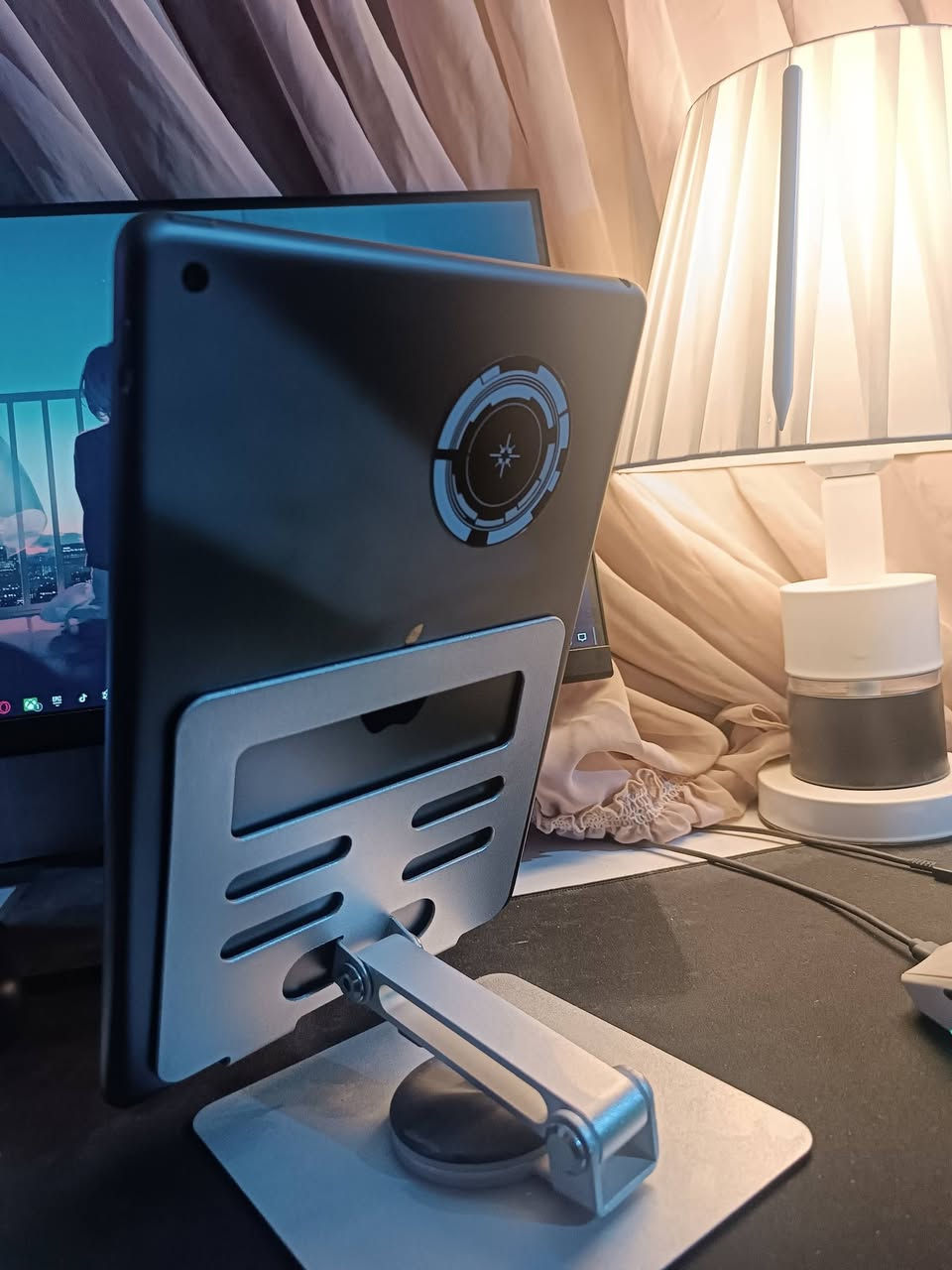 ايباد 9 للبيع سعره 175 الف بيه شخطين مال بزونه ما ايأثر المكان بغداد دوره ميكانيك الرقم  ***********
