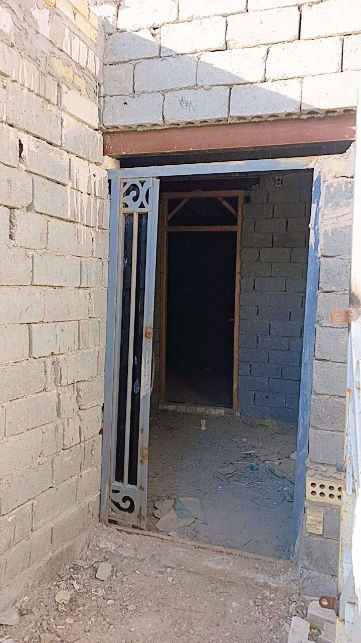 هيكل مسقف  للبيع مكانه علوه الفحل شارع عشره المساحه 55متر غرفه وصاله ومطبخ وحمام السعر 🌹18مليون بي مجال قليل الاستفسار وتساب ***********
