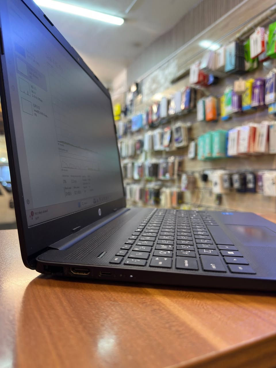 Hp core i3 جيل 11
نضافه فول سلم وزن خفيف جيل ال11
رام 8 كيكا ddr4
هارد 256 ssd m.2
كارت الشاشه 4 كيكا
منافذ 2 usb
منفذ تايبسي واحد
السعر 300 قفل
العنوان الشعب
***********
