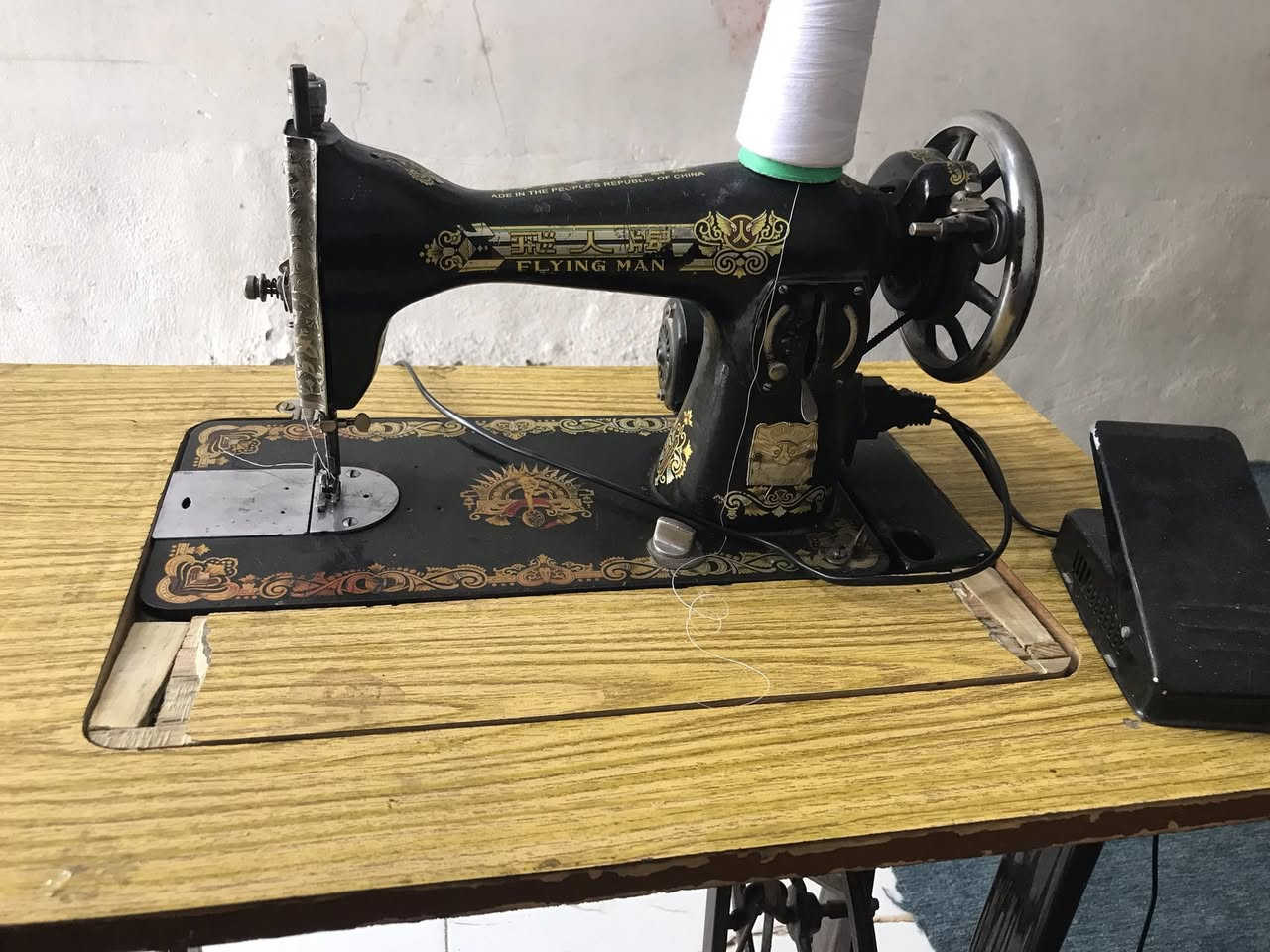 مكينة خياطة اصلية ام اميرة شغالة على الفحص مكينة وماطور ودواسة وميز السعر ٦٥ المكان نجف حي ميسان ***********
