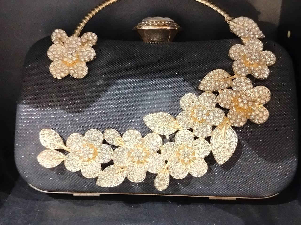 مسكه يد راقيه للمناسبات اي وحدة عل 20 جديدة اكو توصيل لجميع المحافظات العراق


**إذا كنت صاحب هذا الإعلان وتريد حذفه لأي سبب، رجاءا أرسل رسالة إلى الدعم الفني**
