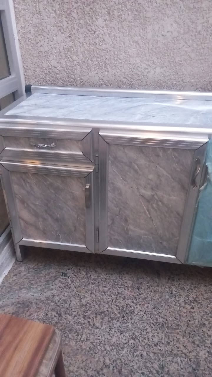 السلام عليكم كونتر المنيوم كلش قوي ونوعية زينه بي ضرر انو الخشبه الفوك شويه مكسوره والأبواب اني مغلفتهن بيهن مالتهن كاملات بس مكسور شويه وغلفتهن مكاني بغداد


**إذا كنت صاحب هذا الإعلان وتريد حذفه لأي سبب، رجاءا أرسل رسالة إلى الدعم الفني**