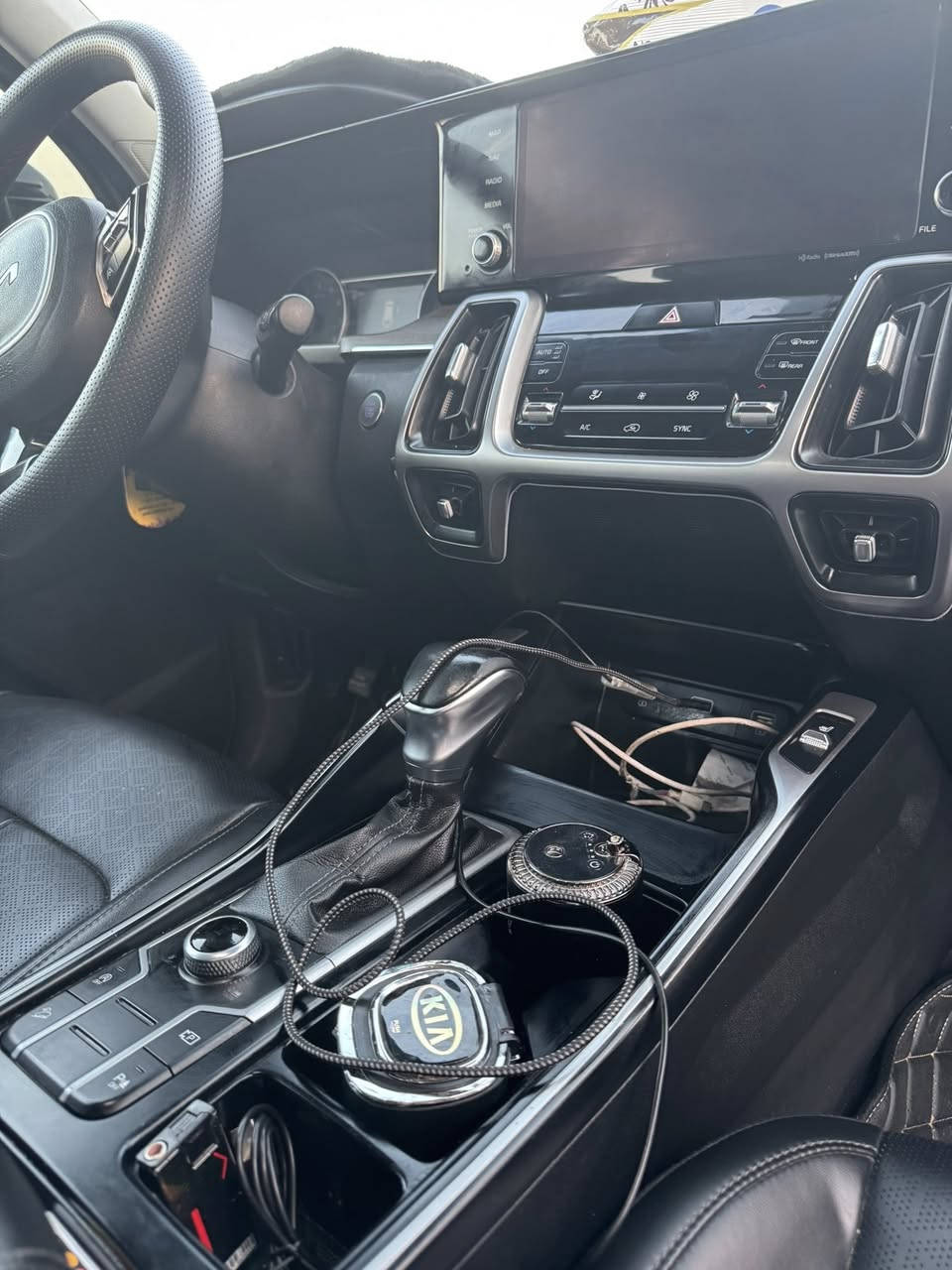 سلام عليكم سورنتو البيع موديل 22  بانو راما 7راكب 4سلندر GTI السياره فول نظيفه كلش خير من الله الاتصال ع الارقم ***********
