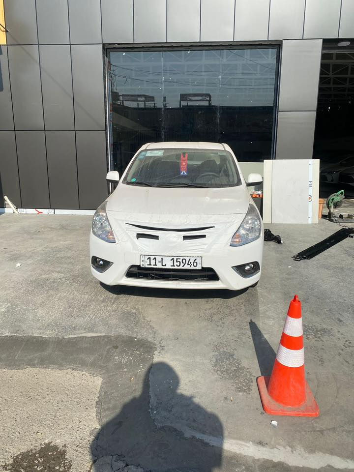 السلام عليكم 

للبيع او مراوس 
سني هندي موديل (2024) ماشيه (21) كم. 
كفاله من البارد والصبغ رقم بغداد مكان السياره بغداد السعر (127) بيه مجال قليل للاستفسار (***********)
