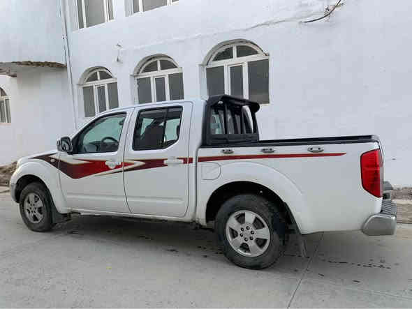 ناڤارا مۆدێل 2009
بەشەرتی گێر و مەکینە . مەکینە کراوەتەوە
بەشەرتی تەحویل و بەناوکردن . سەنەوی بەسەرچووە
شاشە ئایپاد و کامێرای دواوە
لای سەکنی سبوغە لە بەرد خشاوە بی ناوگرتن و بێ کەوتنە سەرلا پێش و پشتی کەپسە 
نرخی ٨٦ وەرەقەو مەعامەلەیەکی کەم
*********** شومان
