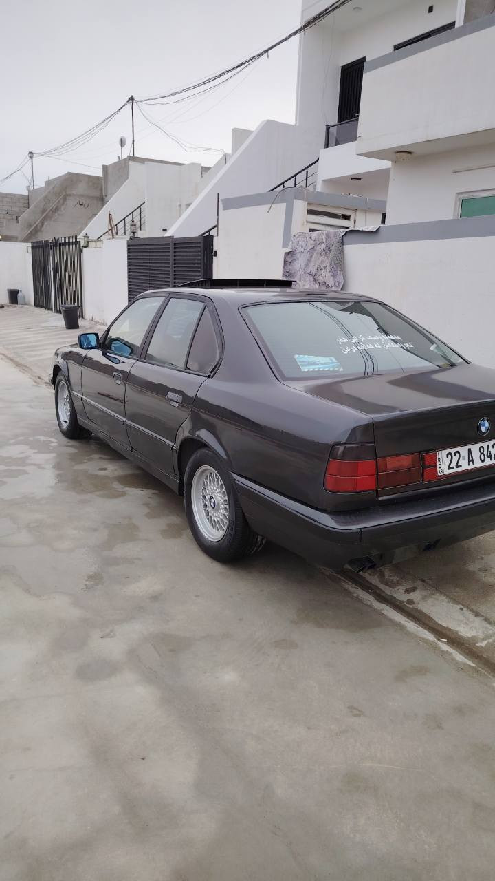 بی ایم مودیل 1991محرك 525كیر عادی سنوی جدید بی دفتر بانزین تبريدشغال سعر52بی مجال قلیل *********** السليمانية, العراق
