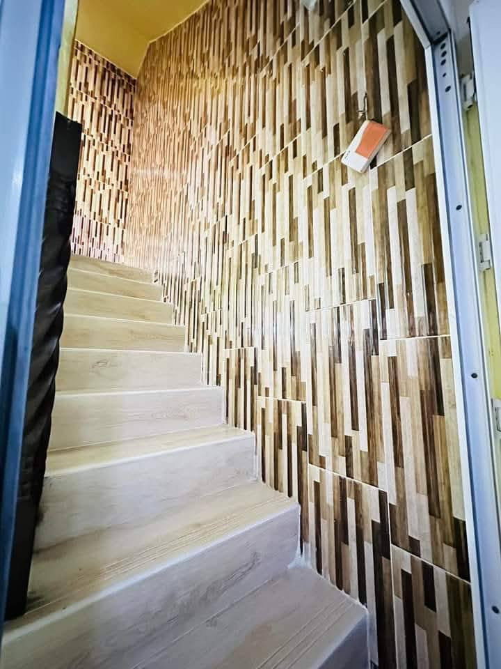 بيت لبيع
القوسيات مقابل مول الشام
طابقين  كامل اربعه غرفه نوم
هول واستقبال ومطبخ صحيات خرجه ودخليه
واجه 8 النازل  15
 المساحة 120 متر
يبعد عن طريق دهوك 75 متر

استفسار ***********
# ***********
خدمات كامل ماء كهرباء تبليط
