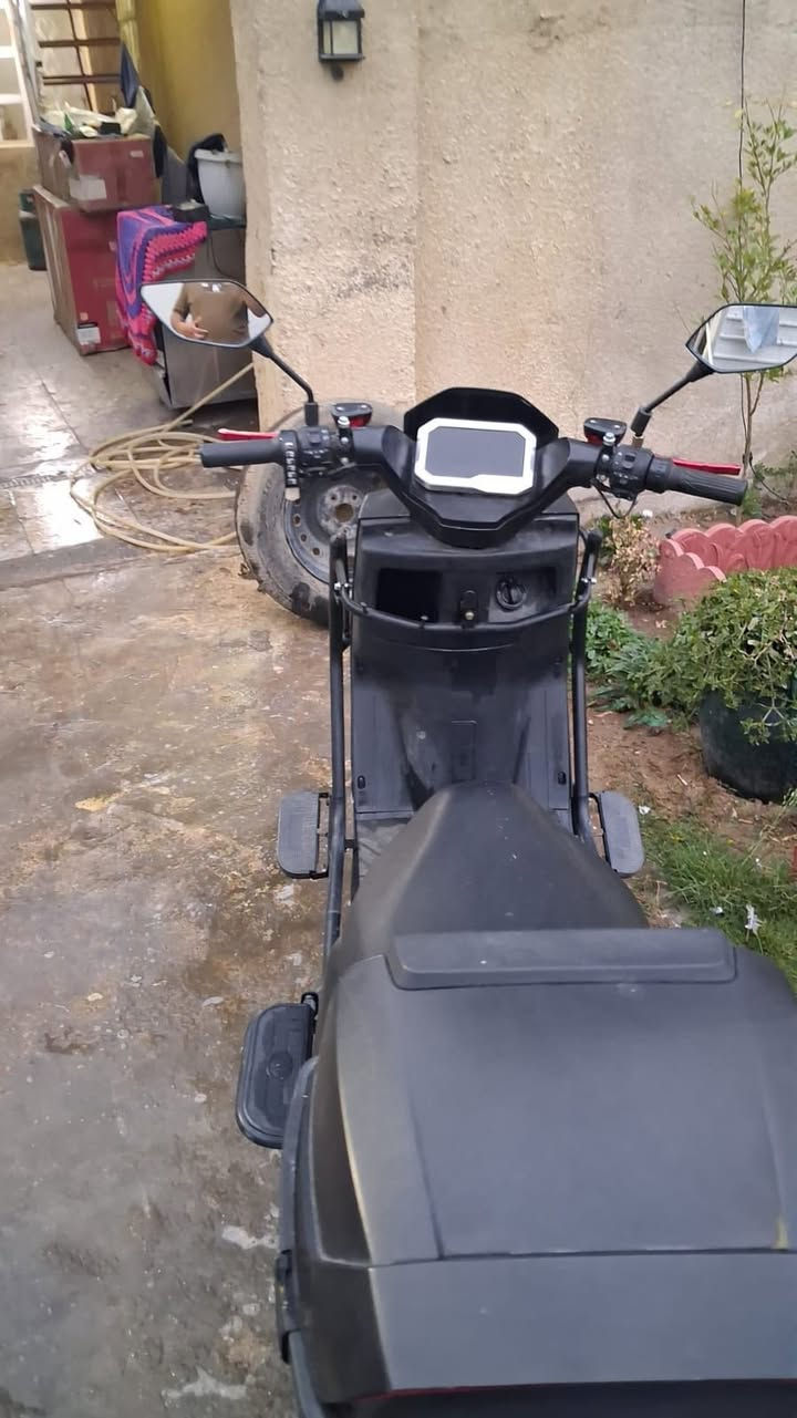 سلام عليكم دراجة سكنس شحن للبيع او المراوس بدراجه بانزين استخدام الدراجة ٣أشهر فقط دراجه خير من الله نضيفه كلشش سعر ٨٧٥وبيه مجال مكاني بغداد ***********
