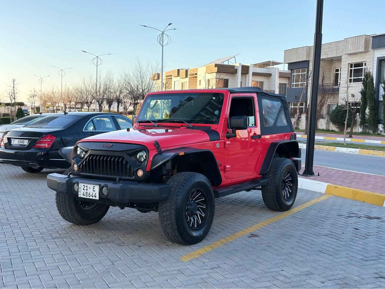 jeep wrangler 2013 
مۆدێل ٢٠١٣ خلیجی سفری شه‌ریكه گێر عادی كه‌شف‌ بێ بۆیاخ بێ سارد بێ شوخوت بێ چاڵ بێ ده‌عم و كراوه‌ سه‌یاره‌كه‌ وه‌ك سفر وایه زۆۆر تازه‌یه‌ مه‌كینه‌ی نه‌كراوه‌ته‌وه‌ تایه‌ی تازه‌ سه‌نه‌وی تازه‌ بێ ته‌قه‌و ره‌قه‌ دینارێ مه‌سره‌فی تیا نیه‌ مه‌كینه‌ی ٣.٦ مه‌رخوب به‌ ناوی خۆمانه‌وه‌یه‌ 
نرخ:١٣٢ مه‌جال
*********** السليمانية, العراق
