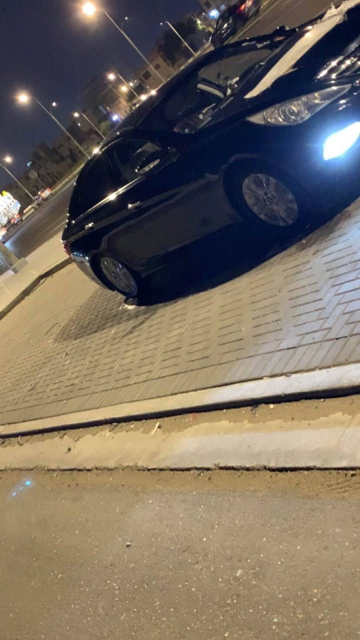 السلام عليكم عندي سوناتا بانزين للبيع فول مواصفات عدة بصمة وفتحة كصة جنطة سيارة جاهزة من كلشي لي تفيدة يجي خاص محتاج واريد أبيعها موديل 14 اصل سعرها 50 وبيها مجال مكينة دوش 2000 شراي يتصل ***********
