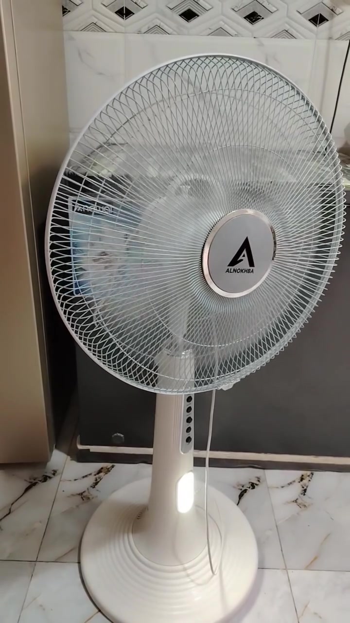 مروحه شحن جديده كما موضح بالصوره سبب دكمه بيهه منعرف نصلحهه   وشحنهه ساعه وتشغيلهه 4 ساعات اخذتهه ب85 واريدهه ب60


**إذا كنت صاحب هذا الإعلان وتريد حذفه لأي سبب، رجاءا أرسل رسالة إلى الدعم الفني**