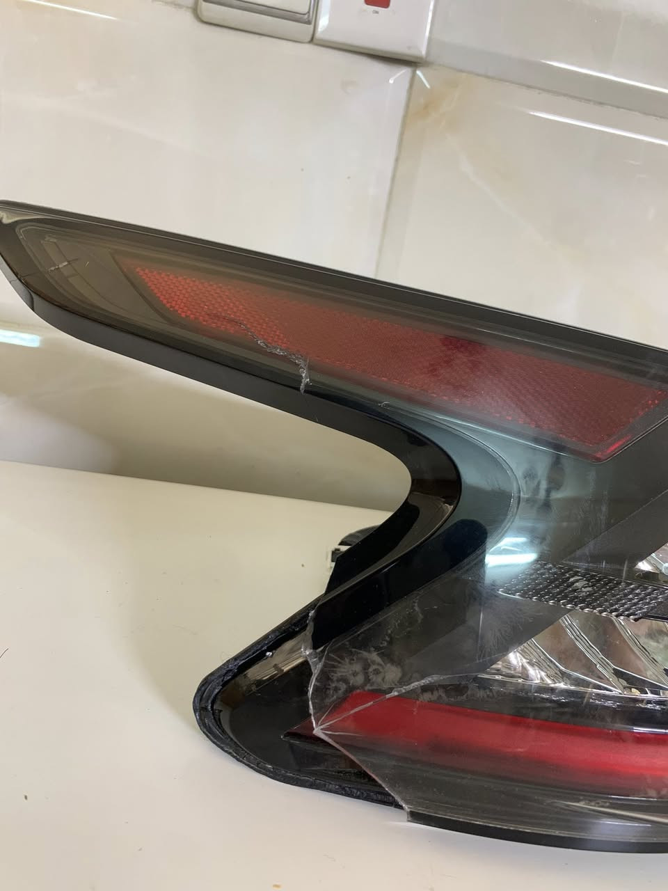 سلام عليكم عندي بك لايت طرف السايق مكسيما 2019 وفوك بلادي كلشي شغال بي فقط كسر الجام  صغير 
للبيع مكاني كركوك
***********
