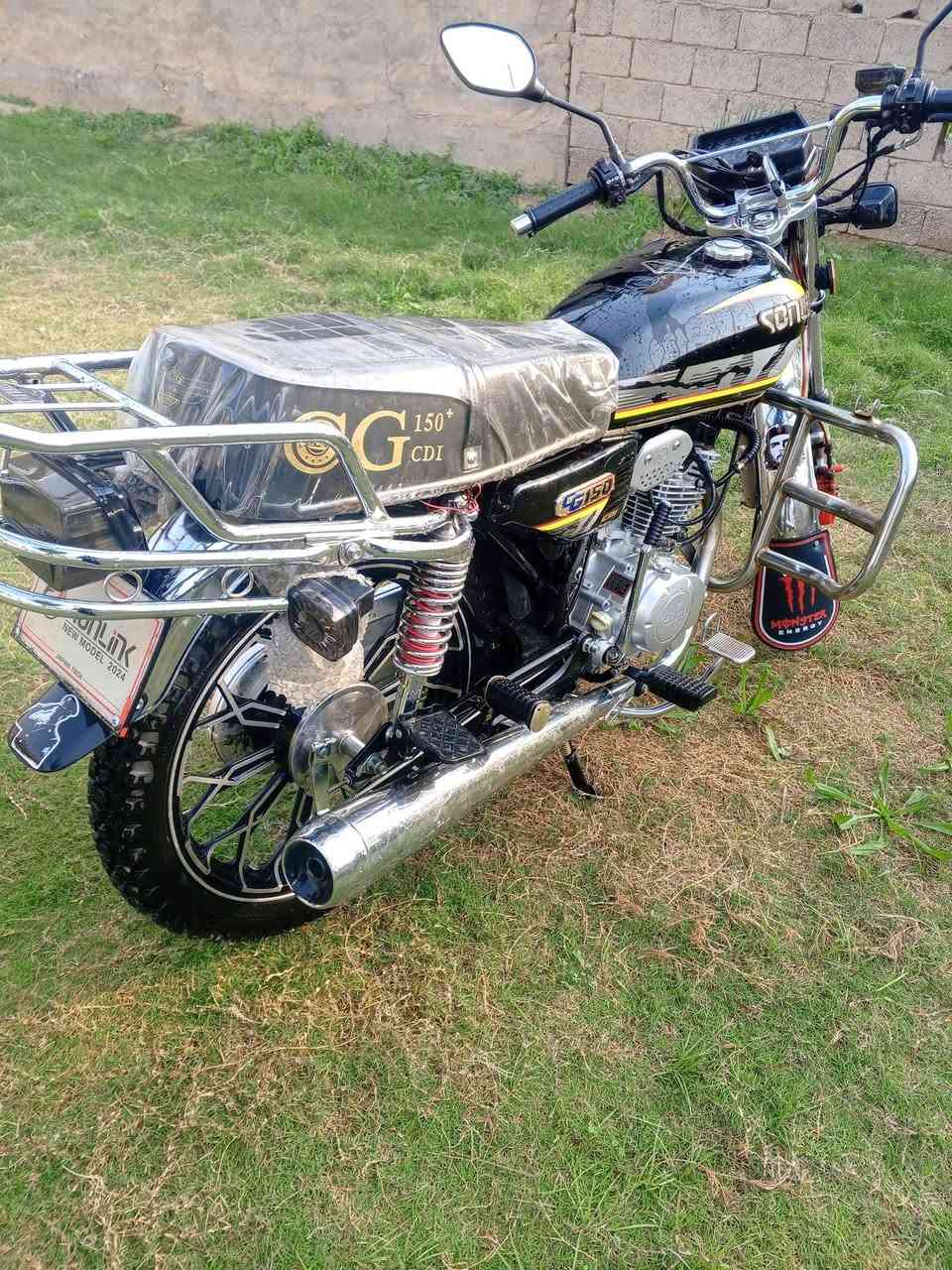 السلام عليكم دراجه يراني خمسة كير سونك موديل 2024 دراجه نضيفة محرك 150 سي سي العنوان  بغداد رقم الهاتف *********** وبيهة مجال للطيبين
