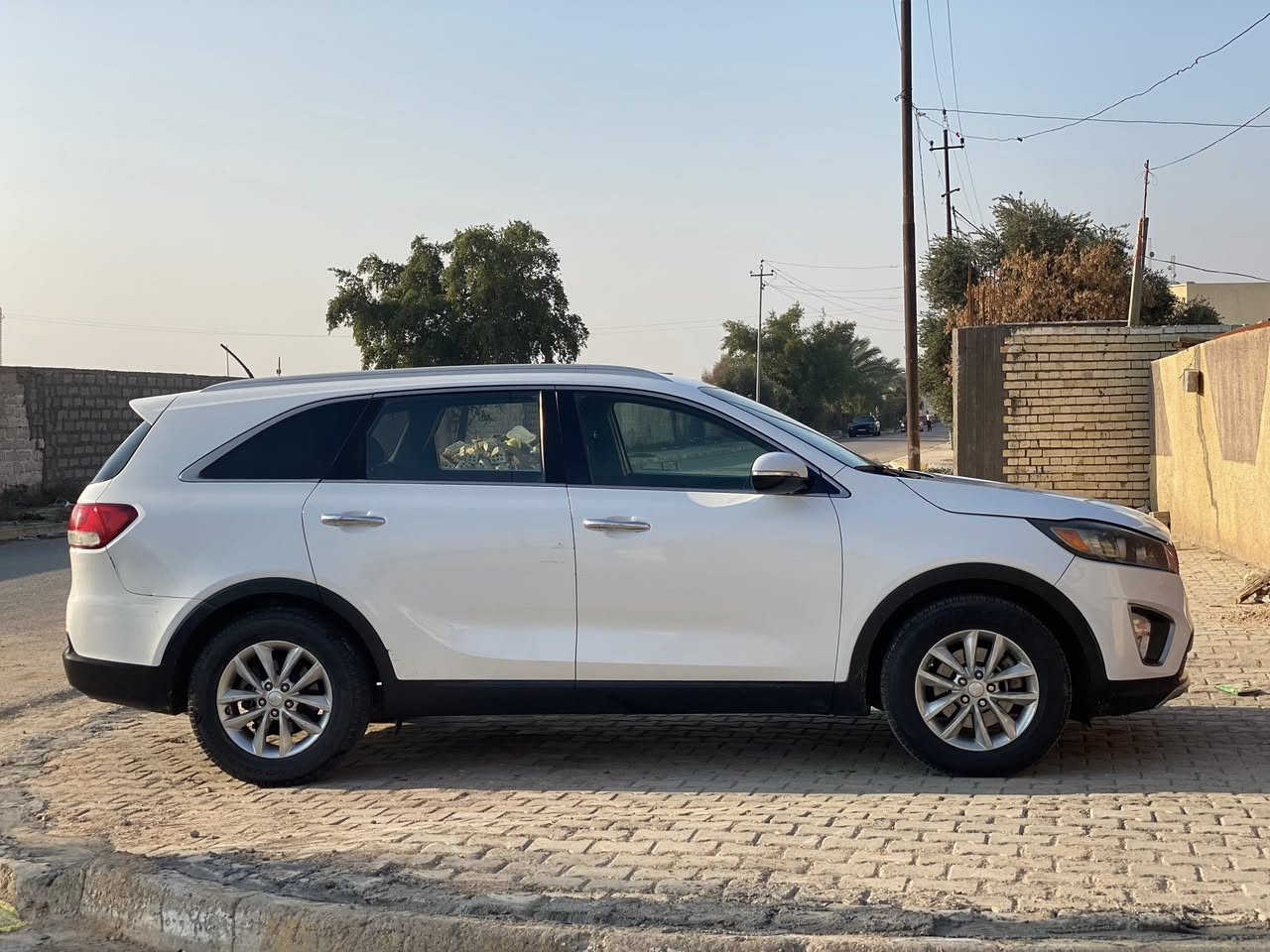 السلام عليكم
سورنتو موديل ٢٠١٦ 

٧ راكب 

٦ سلندر GDI

وارد امريكي 

حادثها فقط بنيد بدون شاصي ولغد

مواصفاتها عادية

تحكم ستيرن جهتين

مثبت سرعه

٣ وضعيات قيادة

شاشة لمس صغيرة

لايت زنون عالي وناصي

اشاير بالمري 

تبريد قطعتين

منفذ USB للشحن قطعتين

ماشية ١٢٦ الف ميل

بيها كم شخط موضحات بالصور 

للاستفسار تواصل خاص او على الارقام 

***********

***********
